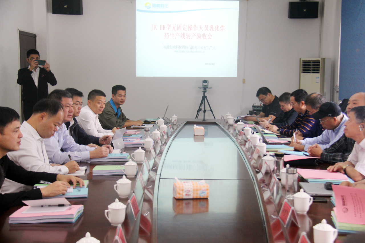 金奧博“JK-HK型無固定操作人員乳化炸藥生產工藝和裝備”通過科技成果鑒定 金奧博“JK-HK型無固定操作人員乳化炸藥生產工藝和裝備”通過科技成果鑒定